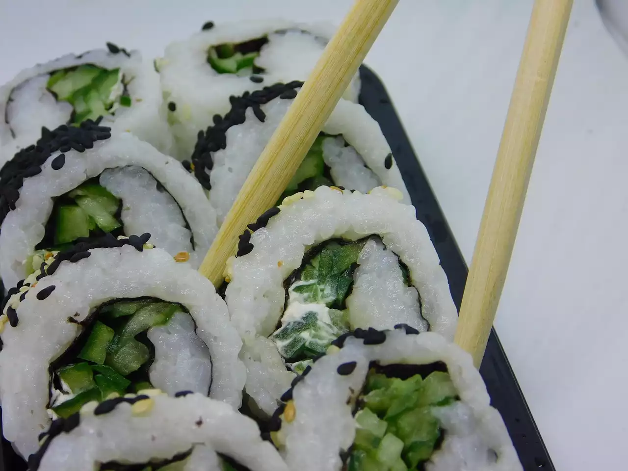 Dincolo de sushi: explorarea opțiunilor de mâncare japoneză vegetariană și vegană